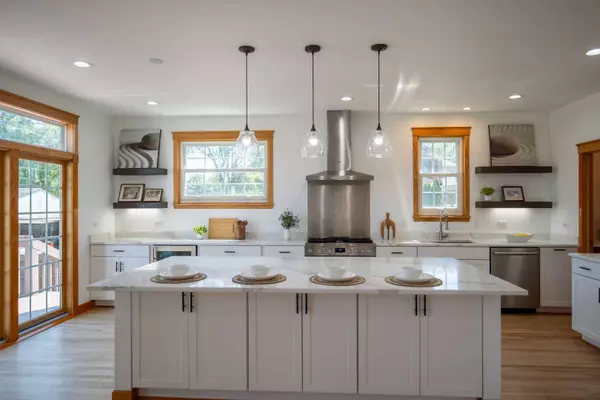 2820 Central RD, Glenview, IL 60025