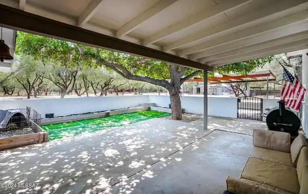 2493 N Mesquite Thicket Court, Tucson, AZ 85749