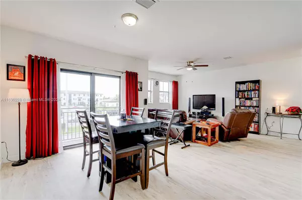 15500 SW 136th St #204, Miami, FL 33196