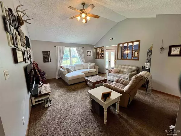 2494 Brookfield DR, Manhattan, KS 66503