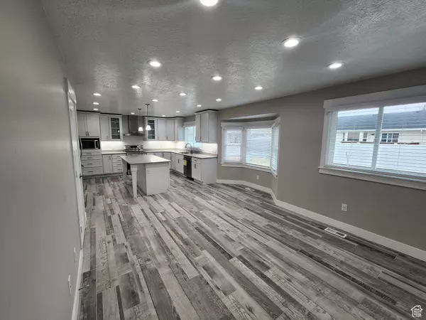 4573 W LONG LEAF DR, West Jordan, UT 84088