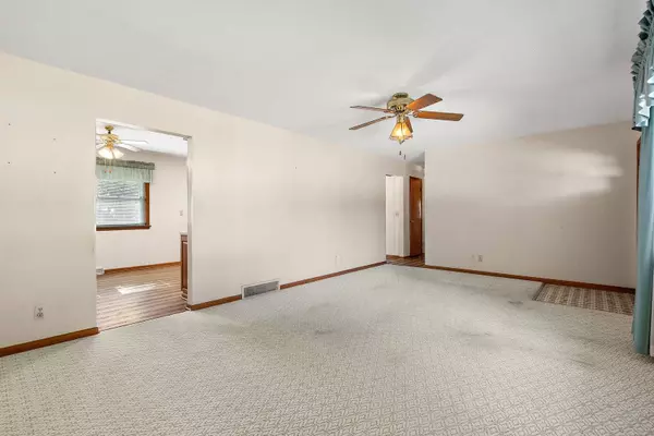 200 Kingston DR, New Lenox, IL 60451