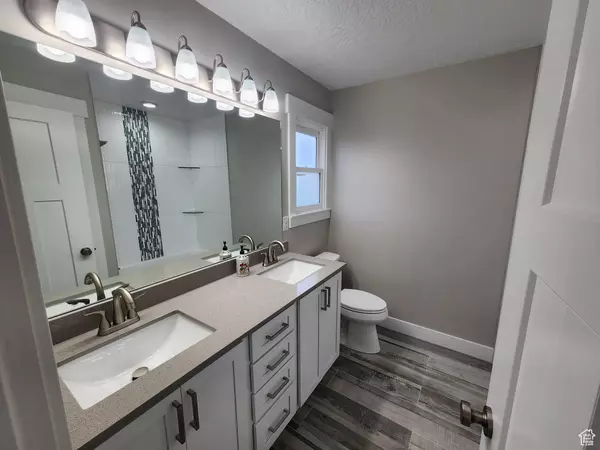 4573 W LONG LEAF DR, West Jordan, UT 84088