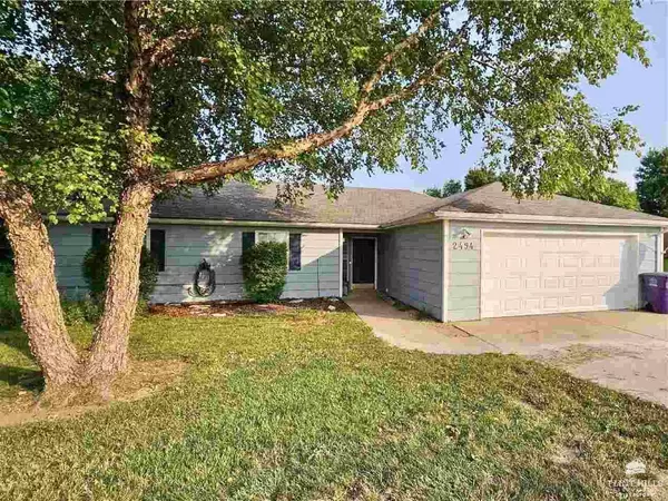 2494 Brookfield DR, Manhattan, KS 66503