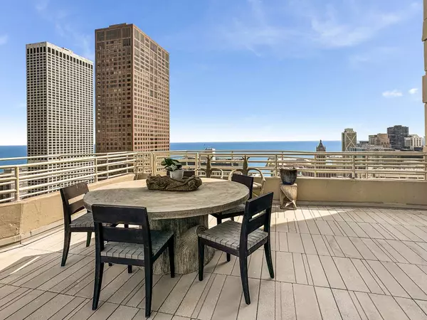 100 E Huron ST #4002, Chicago, IL 60611