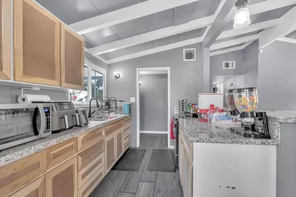 5213 E Clay Avenue, Fresno, CA 93727