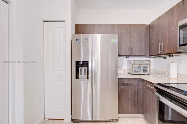 15500 SW 136th St #204, Miami, FL 33196