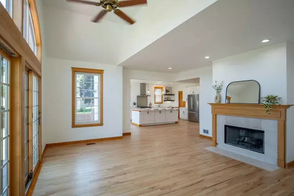 2820 Central RD, Glenview, IL 60025