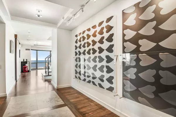 100 E Huron ST #4002, Chicago, IL 60611