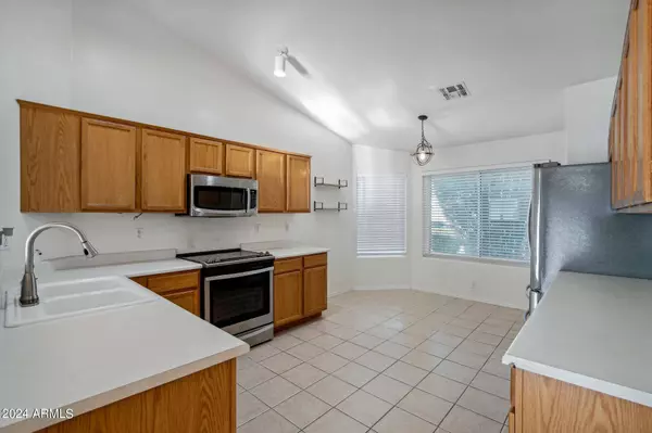 8329 N 87TH Drive, Peoria, AZ 85345