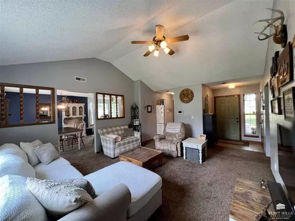 2494 Brookfield DR, Manhattan, KS 66503