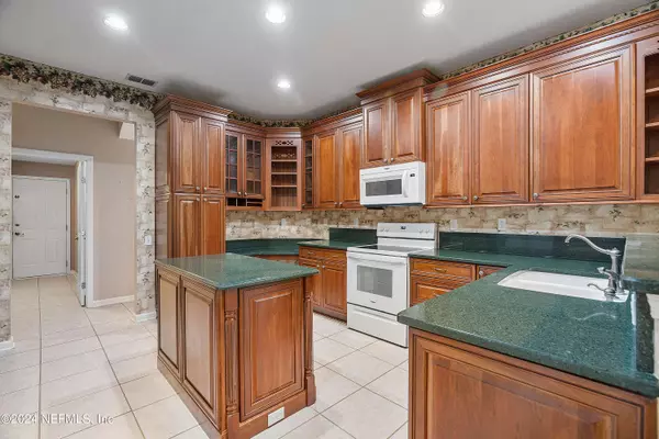 8645 ETHANS GLEN TER, Jacksonville, FL 32256