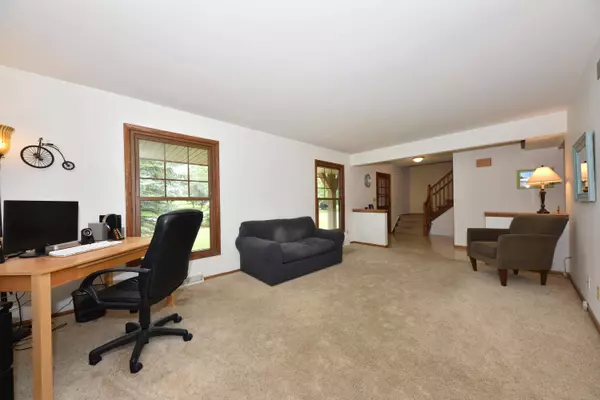 N122W12518 Westwood Ln, Germantown, WI 53022