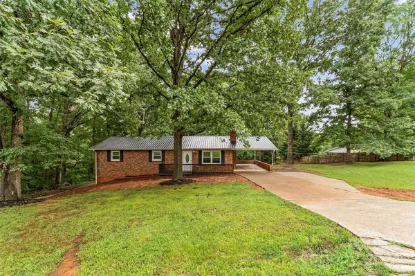 1736 Mccombs ST, Newton, NC 28658