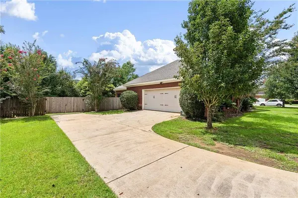 3865 Melody LN, Semmes, AL 36575