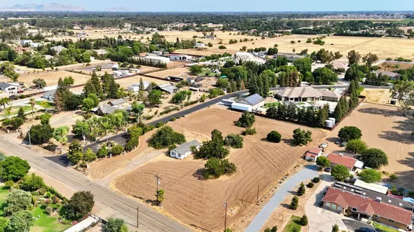 8045 E Alluvial Avenue, Clovis, CA 93619