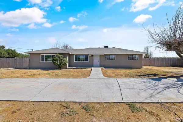 4915 W Kamm Avenue, Caruthers, CA 93609