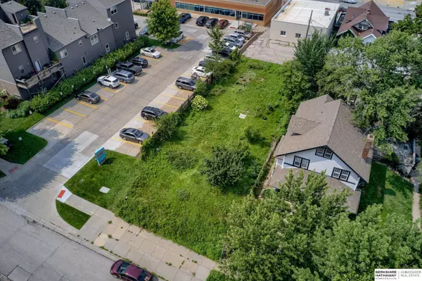 4804 Douglas Street, Omaha, NE 68132