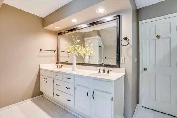 122 S Forestview t, Wichita, KS 67235