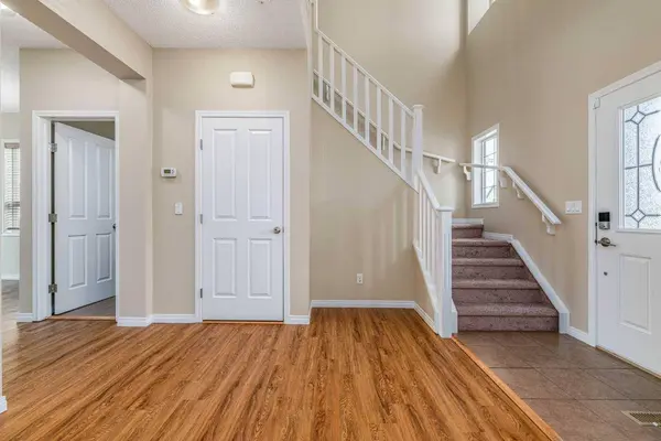 246 Skyview Point RD NE, Calgary, AB T3N 0K7