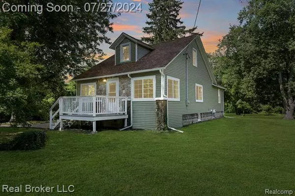 2297 MEADOW Street, Flushing, MI 48433