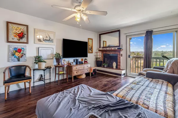 2939 Cowley Way #G, San Diego, CA 92117