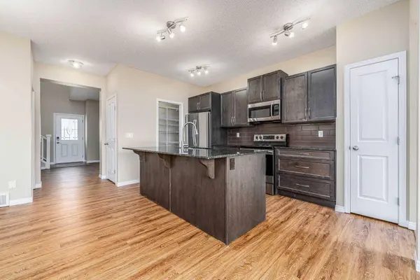 246 Skyview Point RD NE, Calgary, AB T3N 0K7