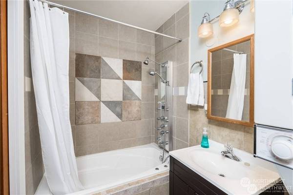 916 34th ST, Anacortes, WA 98221