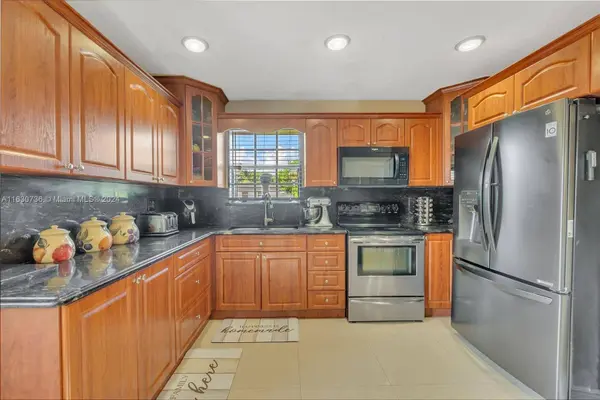 7884 NW 175th St, Hialeah, FL 33015