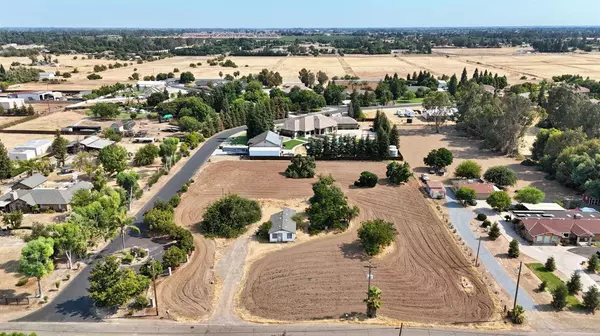 8045 E Alluvial Avenue, Clovis, CA 93619