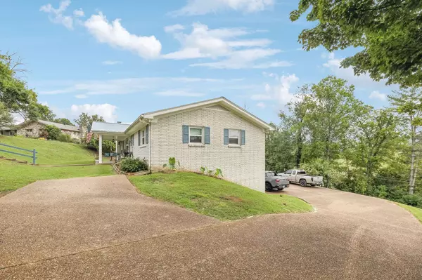 171 Hillcrest Cir, Gordonsville, TN 38563
