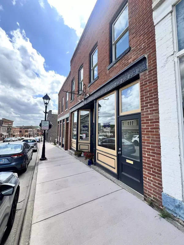 322 N Main Street 323 N. Bench St., Galena, IL 61036