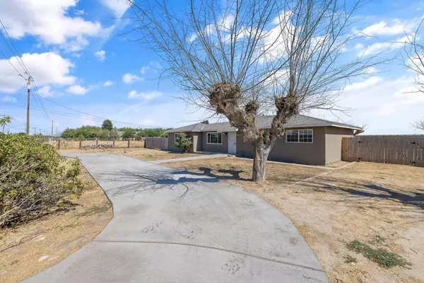 4915 W Kamm Avenue, Caruthers, CA 93609