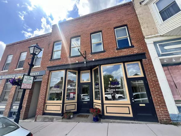 322 N Main Street 323 N. Bench St., Galena, IL 61036