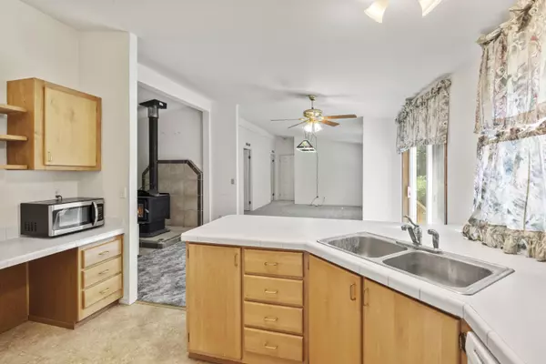 6909 Evans Creek RD, Rogue River, OR 97537