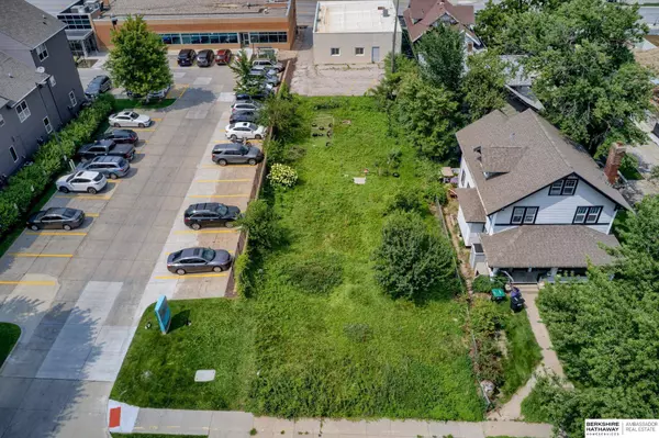 4804 Douglas Street, Omaha, NE 68132