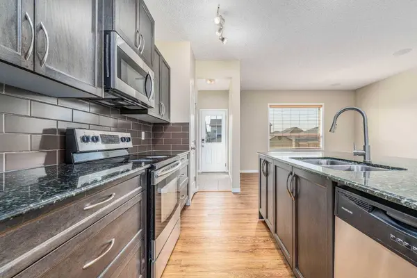 246 Skyview Point RD NE, Calgary, AB T3N 0K7