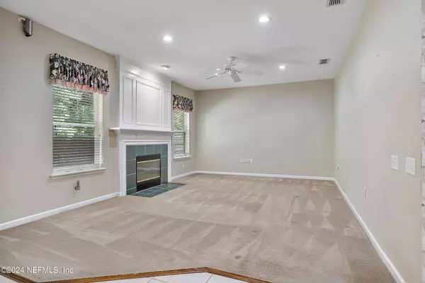 8645 ETHANS GLEN TER, Jacksonville, FL 32256