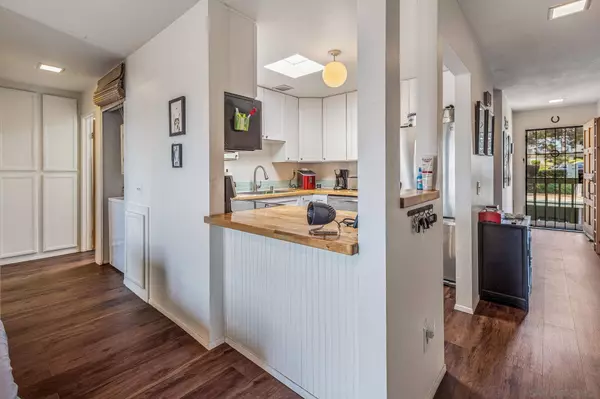 2939 Cowley Way #G, San Diego, CA 92117