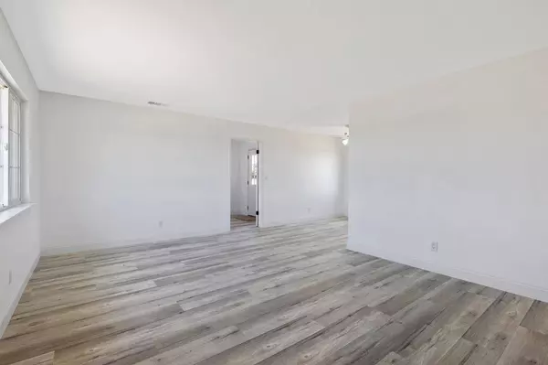 4915 W Kamm Avenue, Caruthers, CA 93609