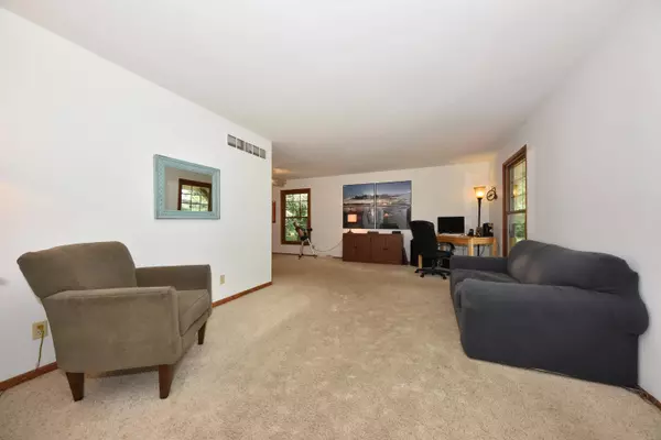 N122W12518 Westwood Ln, Germantown, WI 53022