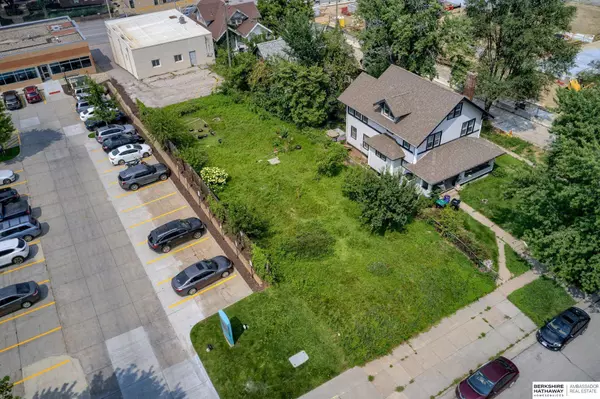 4804 Douglas Street, Omaha, NE 68132