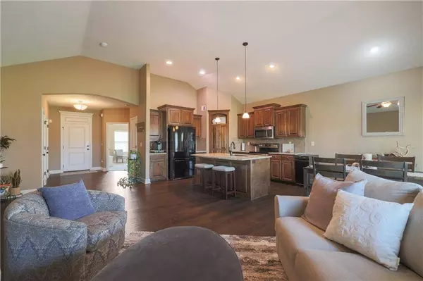 2823 NE Sonora Valley DR, Blue Springs, MO 64014