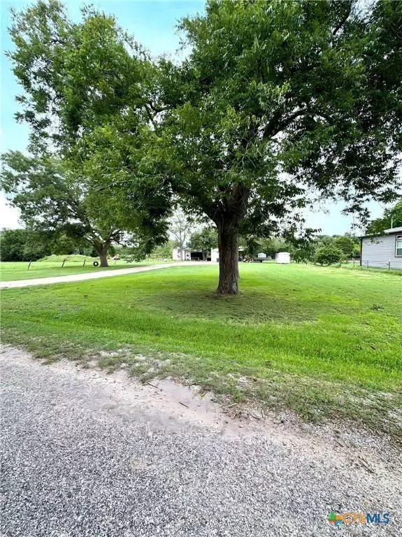 711 S Hackberry, Moulton, TX 77975