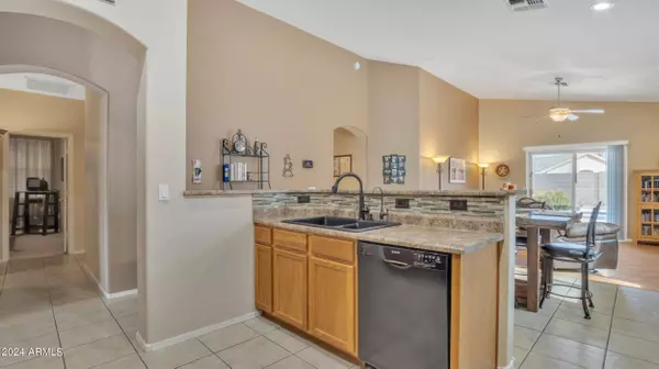 4814 E BELLERIVE Drive, Chandler, AZ 85249