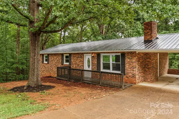 1736 Mccombs ST, Newton, NC 28658