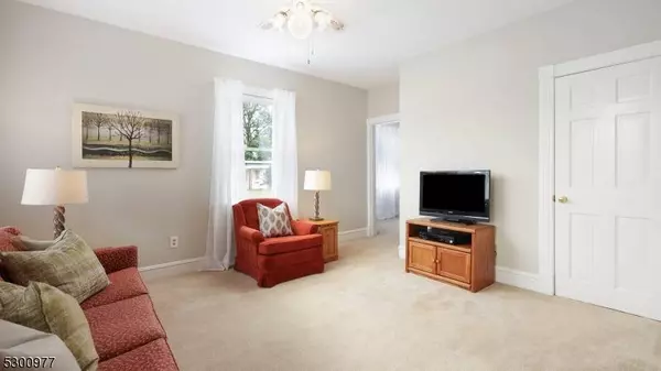 22 Reimer St, Raritan Boro, NJ 08869