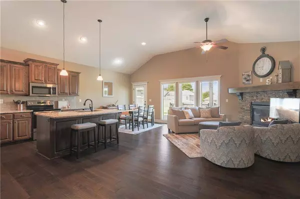 2823 NE Sonora Valley DR, Blue Springs, MO 64014