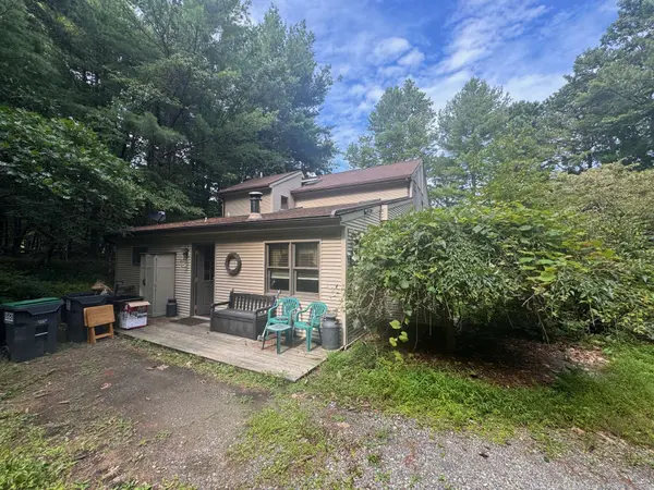 375 Hawk Rd, Saylorsburg, PA 18353-7997