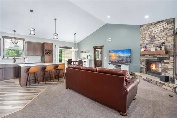 876 Clints TRL, Hudson, WI 54016